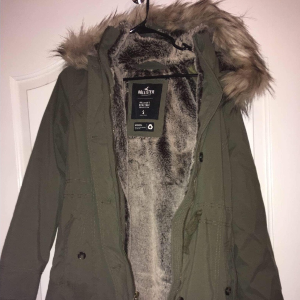 Winter coat Hollister size small still has tags!
